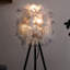 Lampe de table moderne en métal 20,5 po à abat-jour plume gris doux-351259855