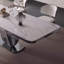 Table et chaise de luxe minimaliste et moderne-110409306-110409307