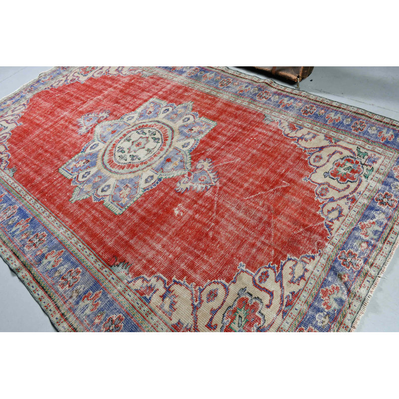 Grand tapis turc vintage en laine tissé à la main avec un design rouge anatolien unique, idéal pour ajouter de la chaleur et du charme à n'importe quelle pièce