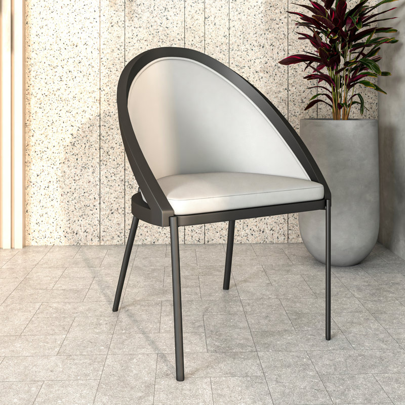 Chaise de salle à manger en similicuir Lashelia - Chaise d'appoint incurvée en vinyle imperméable avec pieds en acier noir - Mobilier de salle à manger moderne facile à nettoyer