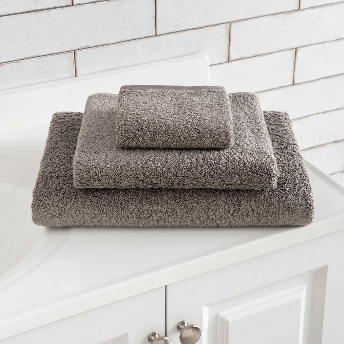 https://assets.wfcdn.com/im/78222285/compr-r85/1684/168407016/signature-bath-towel.jpg