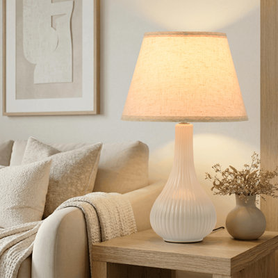 Lampe de table en céramique de 18,11 po de hauteur, corps blanc laiteux avec abat-jour en lin, idéale pour la chambre à coucher, le salon, le chevet et le bureau