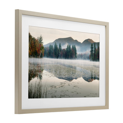 «Fall Foliage Circling Lake», reproduction encadrée sous verre, conception de Shelley Lake