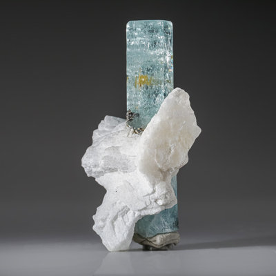Beryl Var. Aigue-marine à Albite depuis la vallée de Shigar, Shigar District, Gilgit-Baltistan, Pakistan