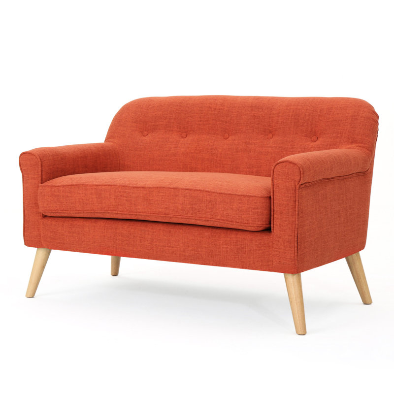 Confortable pour les soirées de détente, recouvert de tissu, roulé, pattes de bouleau au fini brun, l 50,28 po x P 29,4 po, H 32,11 po, revêtement en tissu orange, avec roulettes d'accoudoirs subtiles et brun