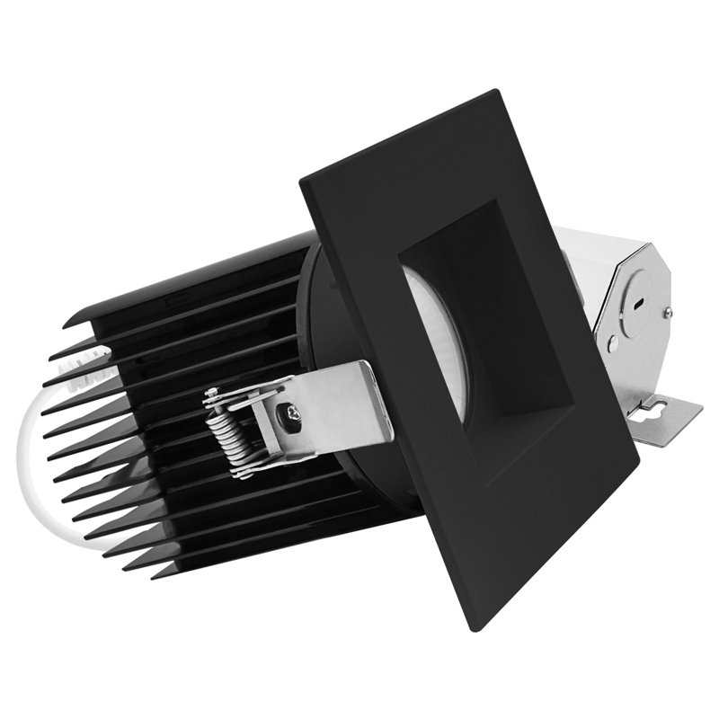 Luminaire encastré DEL 4 po LUXRITE, projecteur sans lumière régressé, 5CCT, 60º, 22W, 1700LM, garniture carrée interchangeable noire, à intensité variable, homologué pour les environnements humides et les circuits intégrés