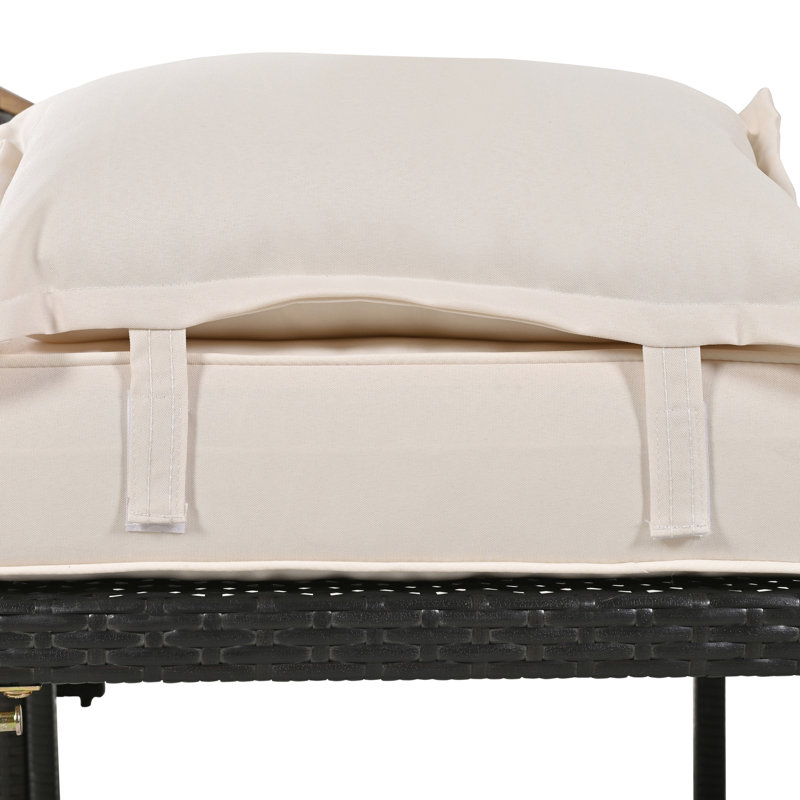 5 lits d'extérieur avec coussins en mousse confortables et structure en acier