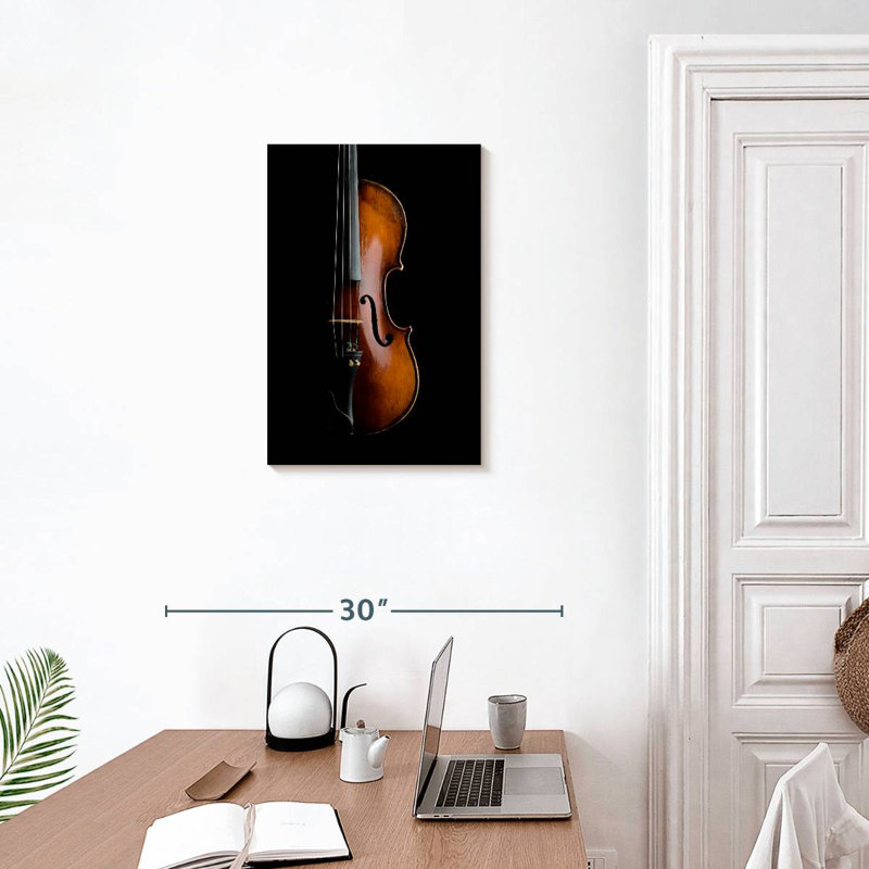 Abarca, violon brillant sur fond noir, H 24 po x l 16 po