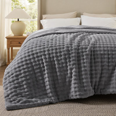 Couverture Bedsure Bubble Sherpa, douce et moelleuse, format Queen, épaisse et chaude, idéale pour se blottir sur le canapé ou le lit.