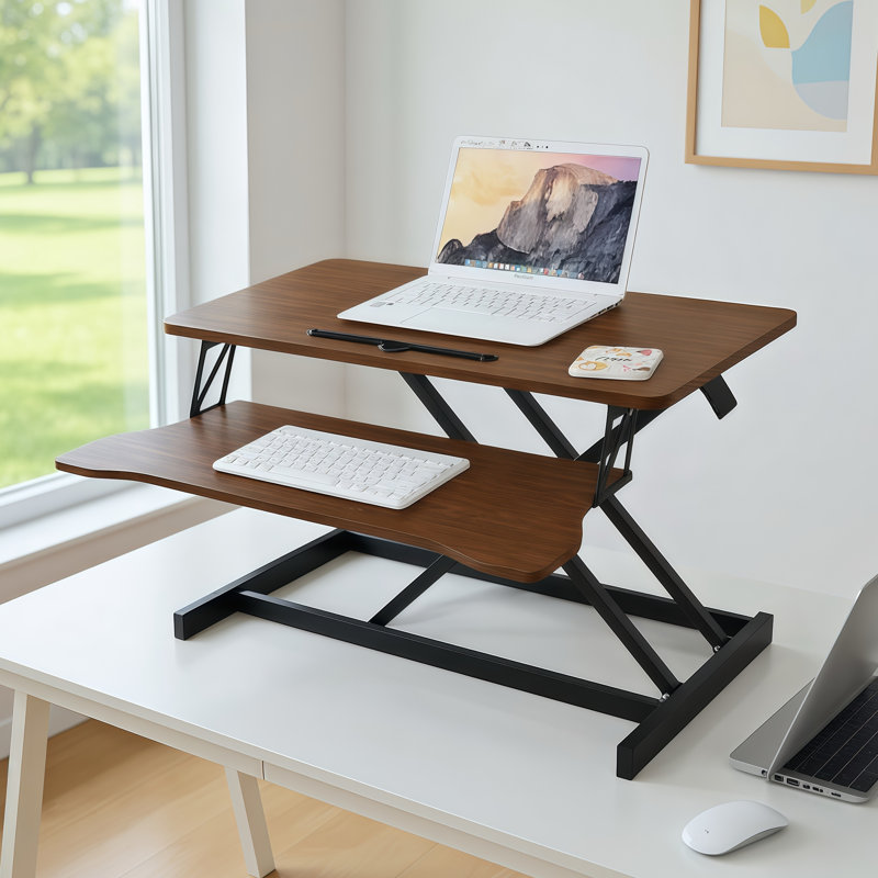 Convertisseur de bureau 32 po couleur noyer assis et debout, double moniteur et ordinateur portable, poste de travail ergonomique sur pied avec design, pour bureau à domicile Plateau de clavier large réglable en hauteur, finition, bureau idéal