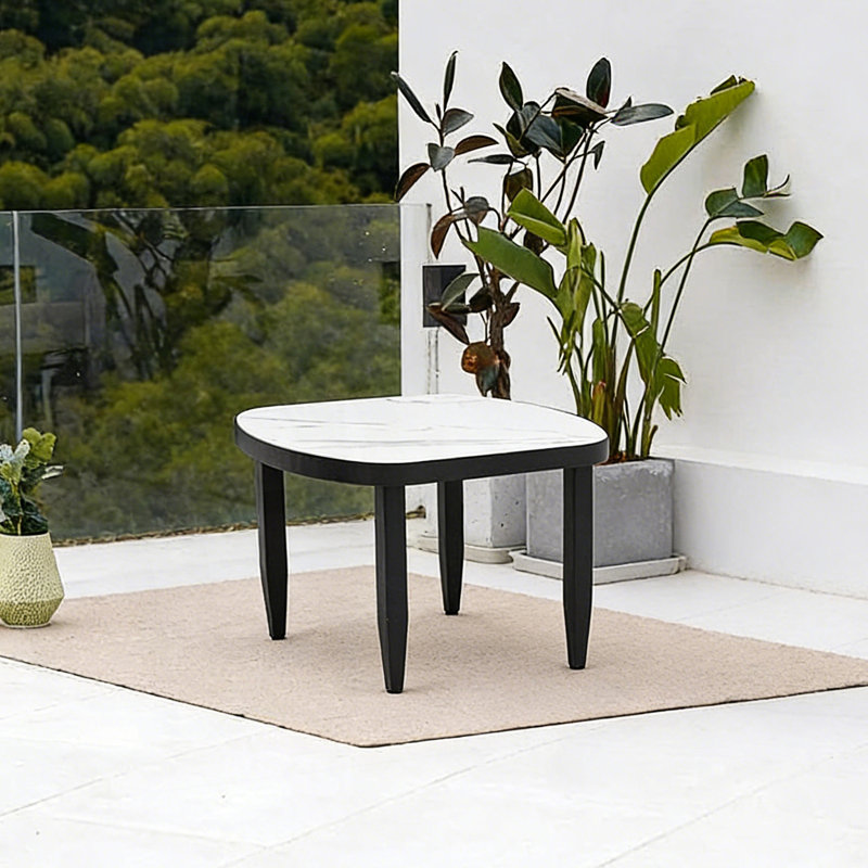 Table d'appoint d'extérieur moderne avec plateau en pierre frittée d'inspiration marbre