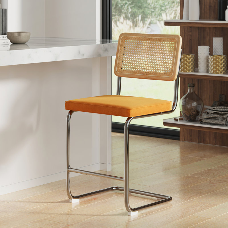 Tabouret de bar et de comptoir en velours Walsh, Velours cognac, Tabouret de comptoir (siège d’une hauteur de 24