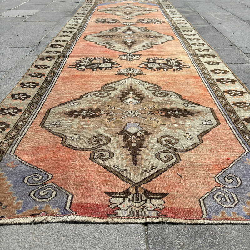 Tapis de couloir vintage rétro Anatolian dans une teinte brune chaude avec des accents colorés pour la cuisine