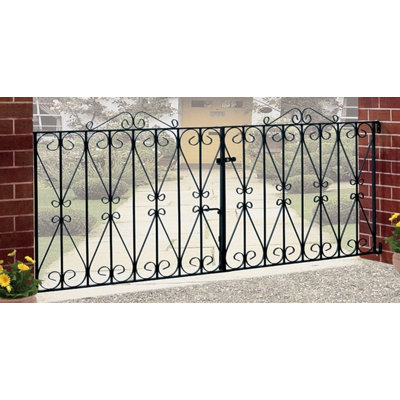 Uriegas Scroll Metal Driveway Gate 91cm High