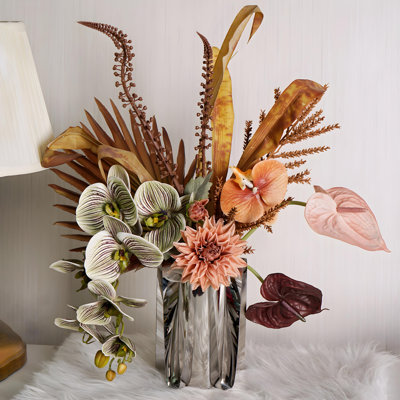Ornements de fleurs simulées