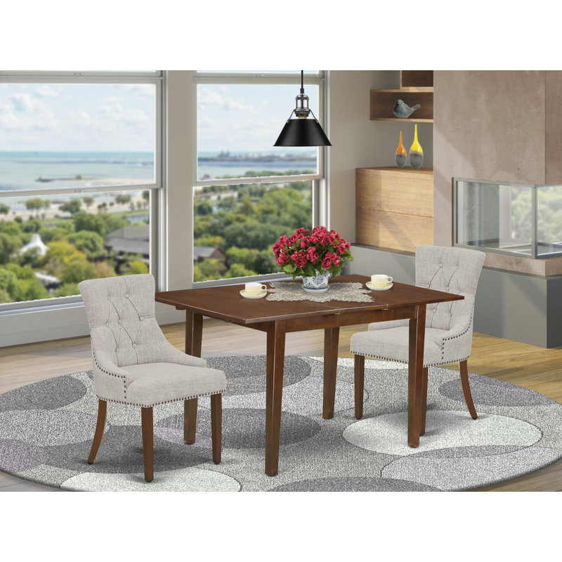 L'ensemble de salle à manger 3 pièces comprend une table de salle à manger rectangulaire avec des feuilles papillon et 2 chaises rembourrées en tissu de lin, acajou