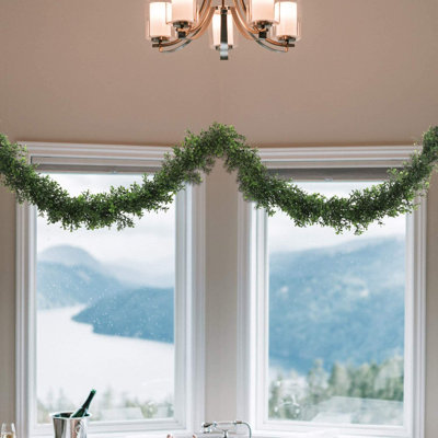 9' Tall Hanging Loops Garland