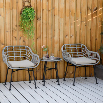 Ensemble 3 pièces de mobilier de bistro de patio, extérieur avec coussins, moderne pour le jardin, le porche, la piscine, la cour, les coussins gracieux blanc crème et la table en verre trempé, délicat