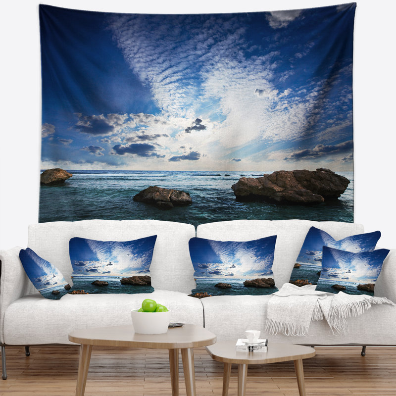 Tapisserie Rocky Beach avec nuages blancs, H 50 po x l 60 po