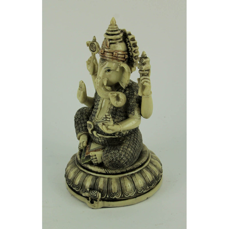 Figurine lord Ganesha sur une fleur de lotus