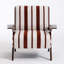 Fauteuil moderne avec accoudoirs élargis et structure en bois massif-131603244