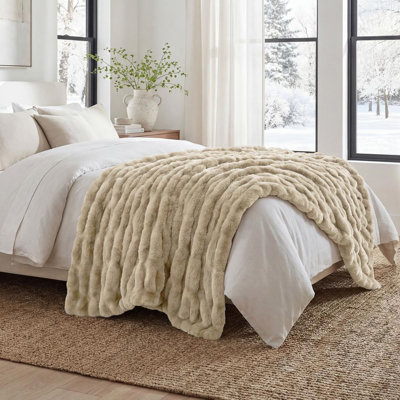 Reversible Faux Rabbit Fur & Faux Mink Throw Blanket – Ultra Soft,  Dual-Sided Cozy Blanket - Ruched Cream Taupe, Throw 50" x 60"