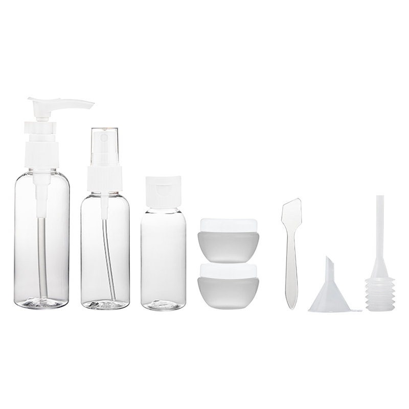 Ensemble de bouteilles d'eau en plastique transparent