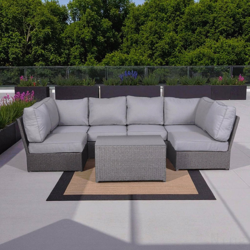 Fully Assembled 4-Person Outdoor Wicker Sectional Set With Cushions