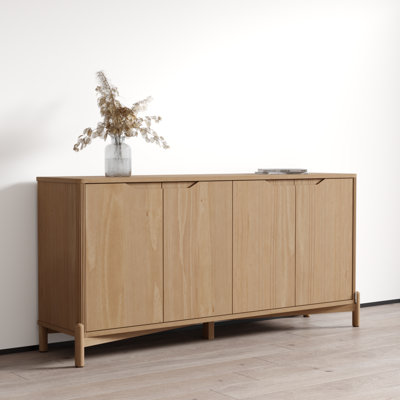 Buffet 4 portes en bois massif Nest, armoire large de 65,8 pouces avec panneaux cannelés et tablettes intérieures