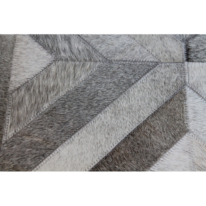 Area Cowhide Geometric Area Rug in Gray, Rectangle 4' x 6'