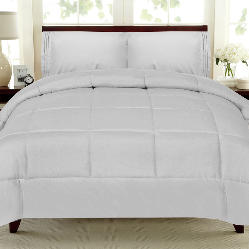 Ensemble d'édredon et de draps toutes saisons 4 pièces / 6 pièces de couleur unie par Sweet Home Collection, Argent