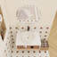 Meuble-lavabo flottant peu encombrant avec vasque en marbre veiné or et rangement ouvert-129696462