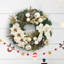 Couronne de Noël pré-éclairée 24 po avec ornements en forme de boule pour porte de Noël, blanc