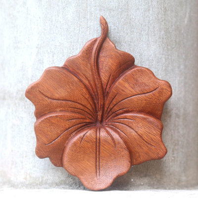 Panneau décoratif en bois sculpté à la main avec fleur d'hibiscus Knipe