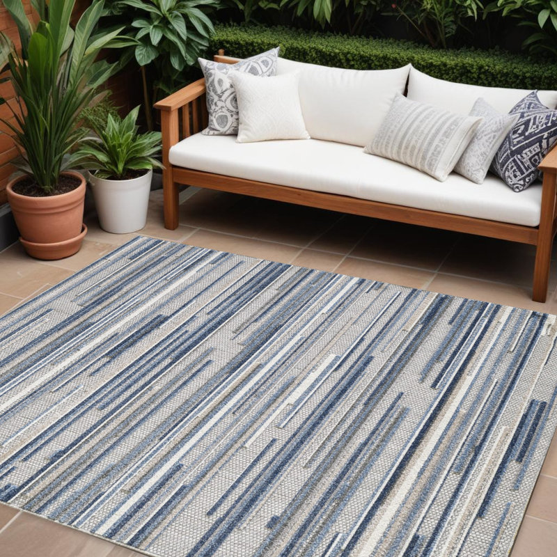 Tapis d'extérieur à rayures abstraites Gemmill, Bleu, Rectangle 7 pi x 9 pi