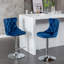 Tabourets de bar pivotants en velours-102349145-104371584-112510183