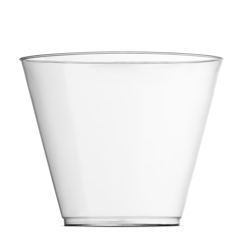 9 tasses en plastique pour 200 invités