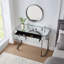 Élégante coiffeuse en acier inoxydable et miroir avec beaucoup de rangement, des bords doux et une utilisation polyvalente pour un décor moderne.-208431323
