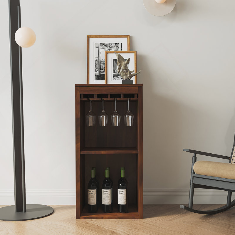Armoire à vin modulaire de couleur brun noyer avec tablettes de rangement et huche pour salle à manger
