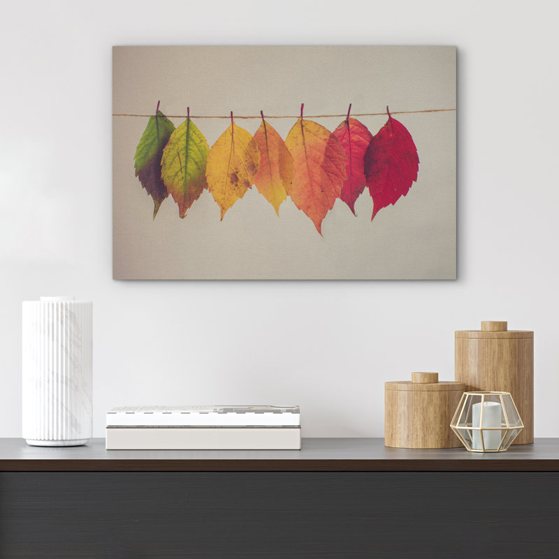 "Colorful Autumn Leaves on String" - très grande impression sur toile encadrée, Toile tendue, H 16 po x l 24 po x P 1,5 po