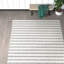 Tapis noir / ivoire en coton touffeté à la main rayé Oquendo-1973768069