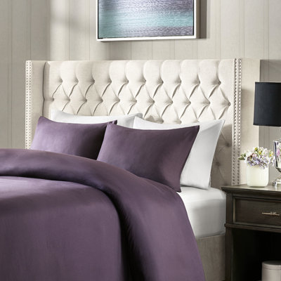Tête de lit tapissier en crème, capitonnage à boutons et garniture cloutée double, pieds en métal réglables, grand lit avec revêtement, taille, lit crème pour la chambre à coucher