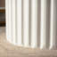 Ensemble de tables basses rondes festonnées blanches-446974063