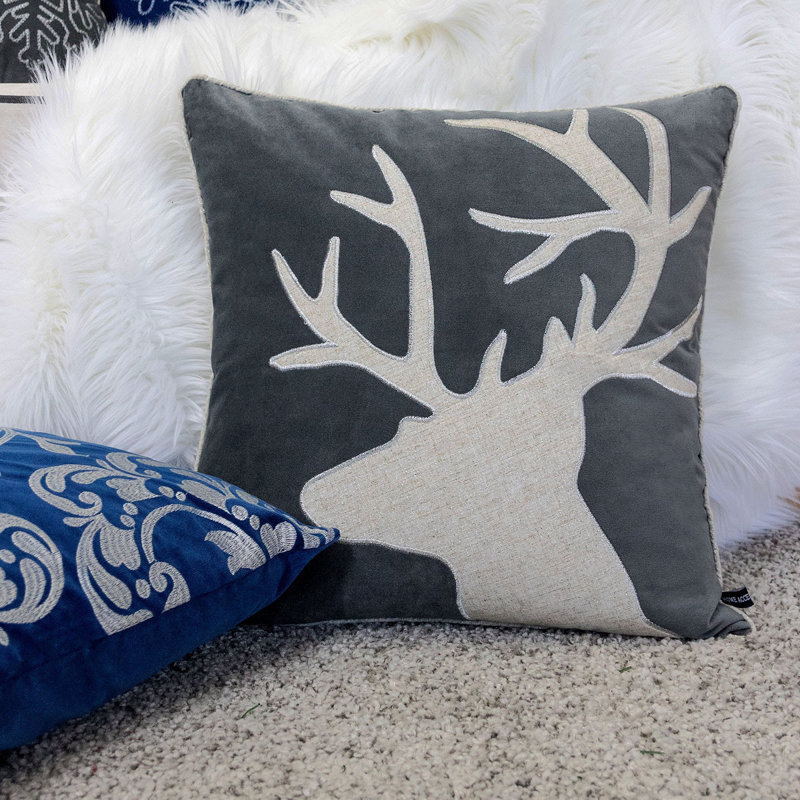 Coussin décoratif en velours Holiday Reindeer, Gris, Jeté