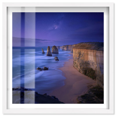 «Dusky Deep Dreams Shadowbox», photographie côtière par Notoriart, cadre blanc, 25 x 25