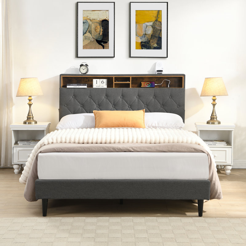 Base de lit tapissier grand format avec tête de lit moderne en tissu capitonné, ports USB, station de charge pratique, deux poches latérales, pas besoin de sommier