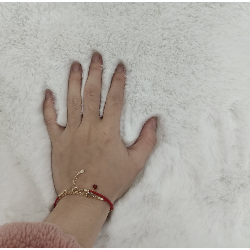 Tapis blanc en fausse fourrure Modena, Nouveauté 2 pi x 6 pi