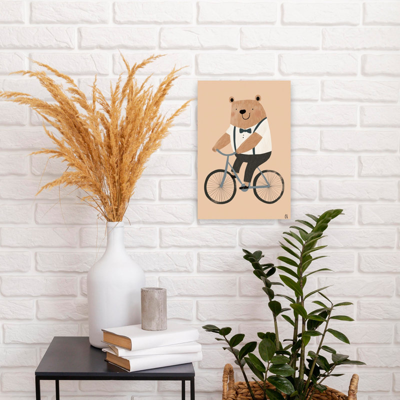 «Dapper Bear Cycling Playful Whimsical Contemporary», reproduction d'art murale, H 18 po x l 12 po