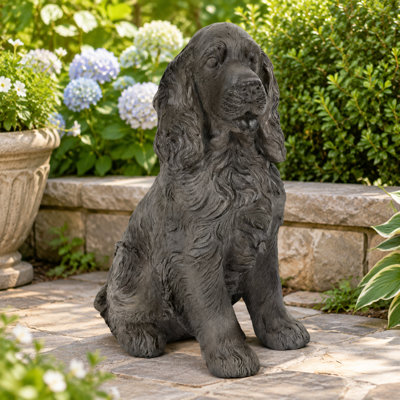 Statue de jardin réaliste représentant un cocker spaniel assis