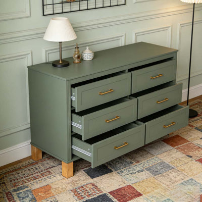 Armoire de rangement moderne avec poignées en métal et pieds en bois massif